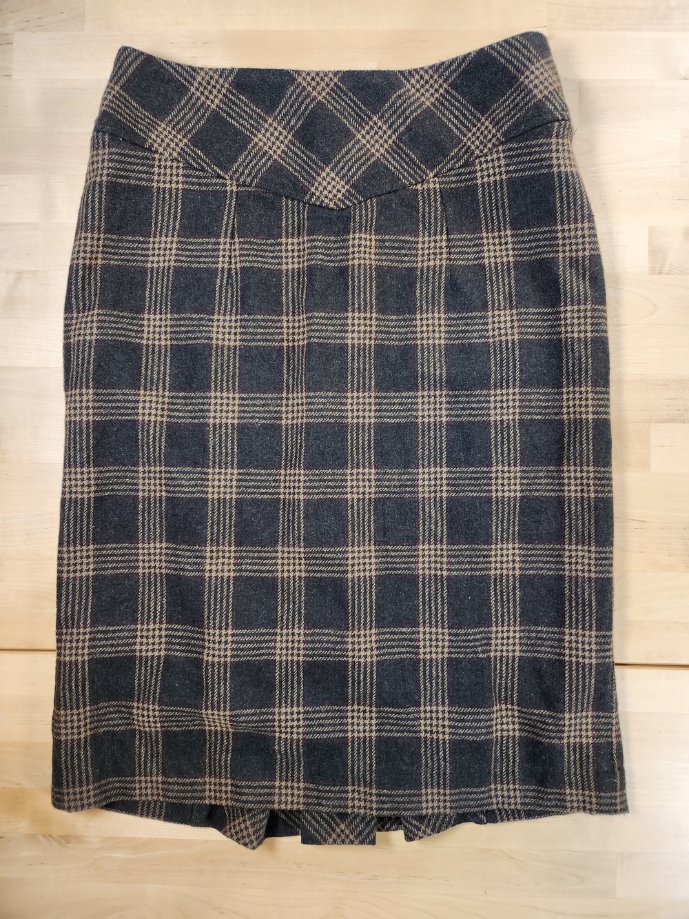 Banana Republic Wool-Blend Kick Pleat Olive Plaid Pencil Skirt - Picture 9 of 10